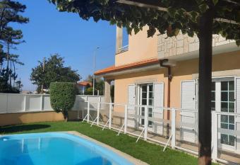 Smiling Places - Guest House in Labruge allows 18 year olds to book a room