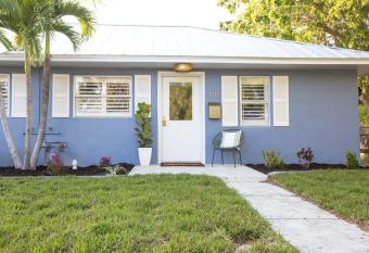 Historic home walking distance to everything 1 allows 18 year olds to book a room