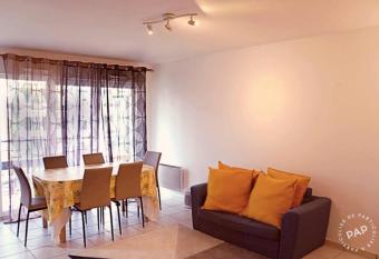 Superbe appartement T2 de 50m2 pr  s de Gen  ve    Saint Julien en Genevois id  al pour couple avec 2 enfants jusqu    18 ans has Balcony rooms