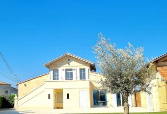 LA MAISON DES VIGNES SAINT EMILION allows 18 year olds to book a room