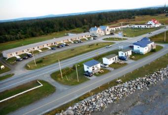 Motel de la mer allows 18 year olds to book a room