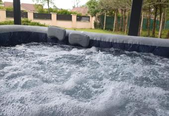 la champagnolaise allows 18 year olds to book a room