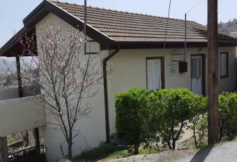 20mins from Troodos _ Best climate in Europe has Smoking rooms