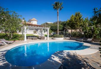 Villa Ponderosa has Balcony rooms