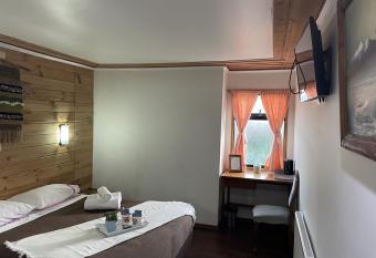 3 Arriendo Habitaci  n doble con Ba  o Privado de Ex Hotel allows 18 year olds to book a room