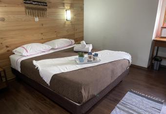 7 Arriendo Habitaci  n doble con Ba  o Privado de Ex Hotel allows 18 year olds to book a room