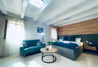 Fazana City Rooms with free parking allows 18 year olds to book a room