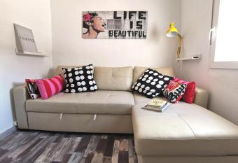 C  diz, Playa y Centro Historico allows 18 year olds to book a room