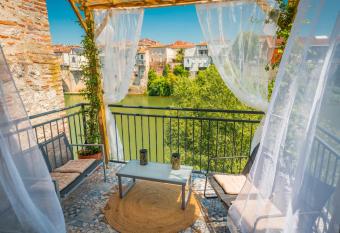 Maison de vacances, VillaNueva, pour 6 personnes    5min du centre-ville has rooms with a private hot tub