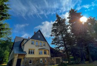 Resort LUFT Sn    n  k allows 18 year olds to book a room