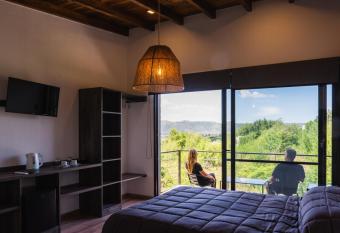 Campo Espinillo has Balcony rooms