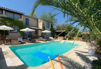 Villa La Rose des Vents allows 18 year olds to book a room