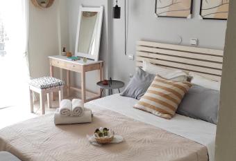 Boho Studios Liapades - Near restaurants, bus and beaches has Balcony rooms