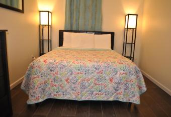 Motelcasa Guest House Newark Nj allows 18 year olds to book a room