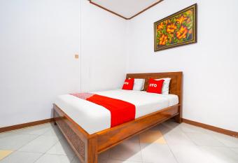 OYO 91561 Gandhi Hotel allows 18 year olds to book a room