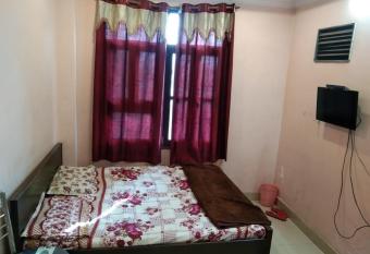 Hotel Hansa Palace by WB Inn allows 18 year olds to book a room