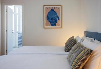 Villa Rossella allows 18 year olds to book a room