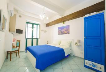 ti Porto al Centro Unforgettable Moments allows 18 year olds to book a room