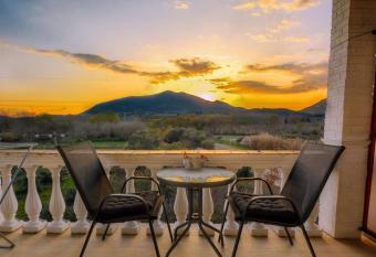 Katerina s Sunset Apartment has Balcony rooms
