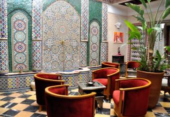 14 bedrooms villa with private pool jacuzzi and terrace at Marrakesh has rooms with a private hot tub