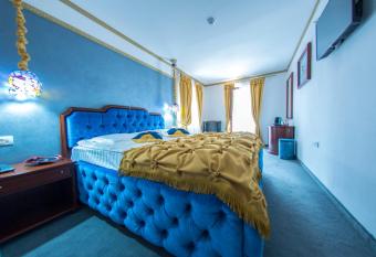 Voila Inn Predeal allows 18 year olds to book a room