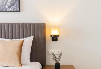 Moderne 1 Zimmer Ferienwohnung mit Sonnenterrasse und Parkplatz, in ruhiger Lage, nur wenige Gehminuten zum Ostsee Sandstrand has Balcony rooms