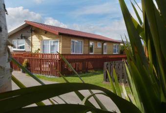 Lovely 2-Bed Chalet in Bridlington has Balcony rooms