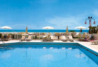 Hotel Bristol has Balcony rooms