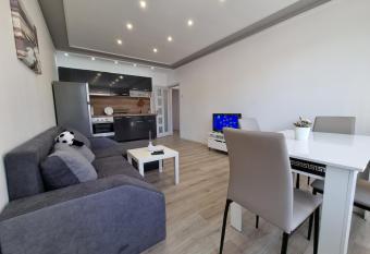 Luxury two bedroom apartment with free parking has Balcony rooms