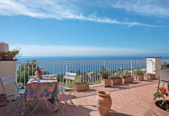 La Casina di Sant Ilario allows 18 year olds to book a room