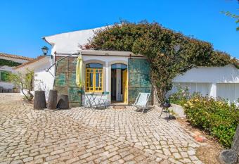 Algarve Charming Rural 1br Villa has Balcony rooms