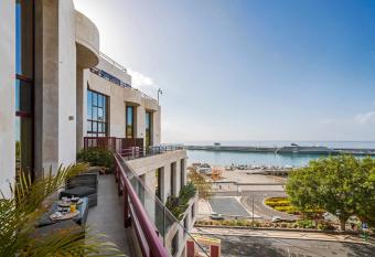 The Boats Apartment by An Island Apart allows 18 year olds to book a room