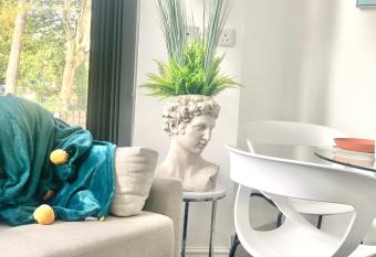 Kunda House Moseley Apartments allows 18 year olds to book a room