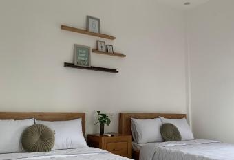 K73 De HOUSE allows 18 year olds to book a room