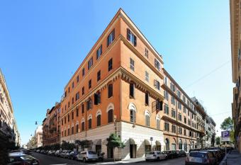 LH Hotel Lloyd Roma allows 18 year olds to book a room