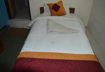 Kings Land Hotel allows 18 year olds to book a room