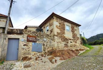Cantinho do Sossego has Balcony rooms
