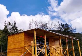 Caba  a Los Girasoles allows 18 year olds to book a room