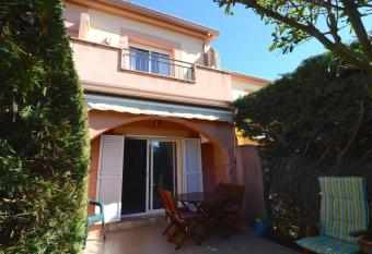 Casa con patio y piscina comunitaria Estartit Costa Brava has Balcony rooms