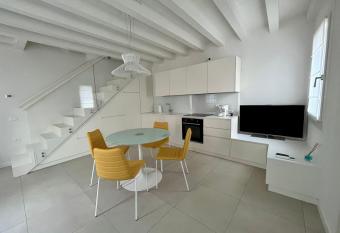 Alla Torre 735 - Stay Local Burano allows 18 year olds to book a room