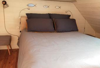 Chambrecosy centre ville de quimper allows 18 year olds to book a room