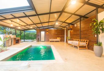 Zodiaco- Entire Villa- 3 Suites 500m from beach has Balcony rooms