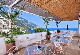 Hotel Vittoria has Balcony rooms