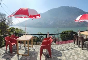 MOONLIGHT HOME STAY has Balcony rooms