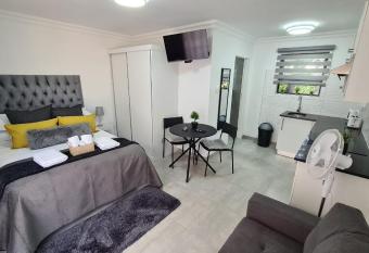 Marielitsa Guest Suite No 5 has Balcony rooms