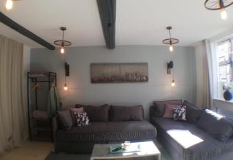 Schlafladen allows 18 year olds to book a room