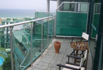 802, spacy apm with sea view. has Balcony rooms
