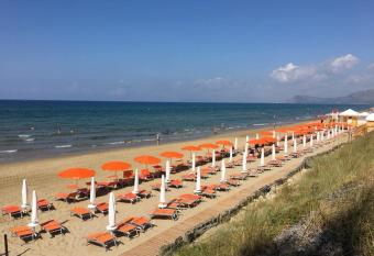 TAHITI has Balcony rooms