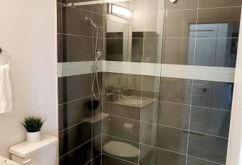 Esme & iosvany allows 18 year olds to book a room