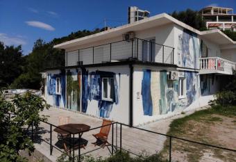 High allows 18 year olds to book a room